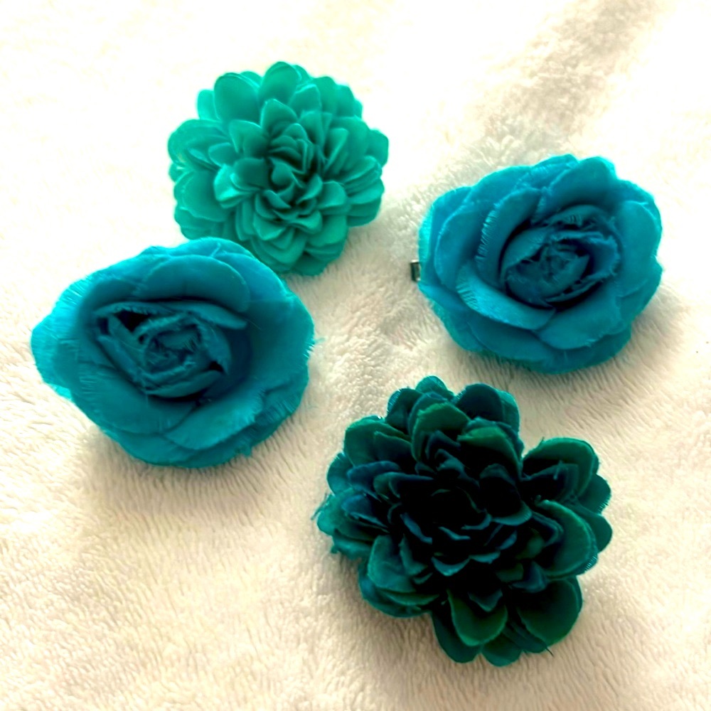 Flower Clips /Gren and Blue.. - Picture 1 of 5